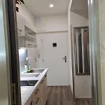 Fully Renovated By Andel Metro 아파트 *