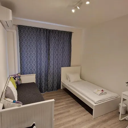 Apartment Fully Renovated By Andel Metro