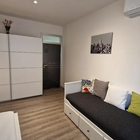 Apartment Fully Renovated By Andel Metro Prague