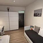 Fully Renovated By Andel Metro Appartamento Praga