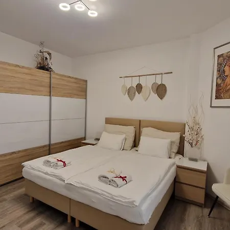 Fully Renovated By Andel Metro Prag