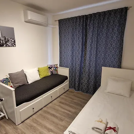 Fully Renovated By Andel Metro * Prag
