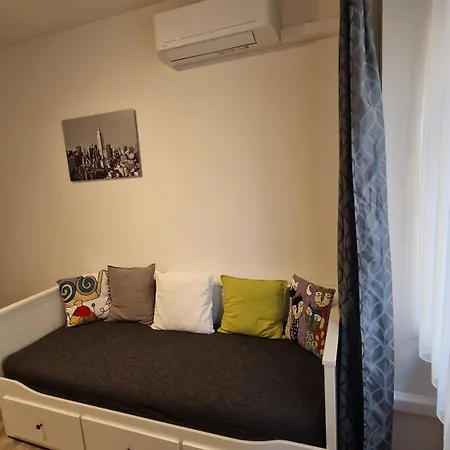 Fully Renovated By Andel Metro *