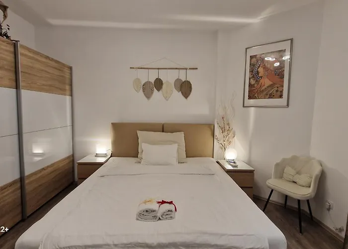 Fully Renovated By Andel Metro *