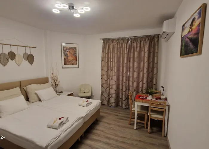 Fully Renovated By Andel Metro Praha
