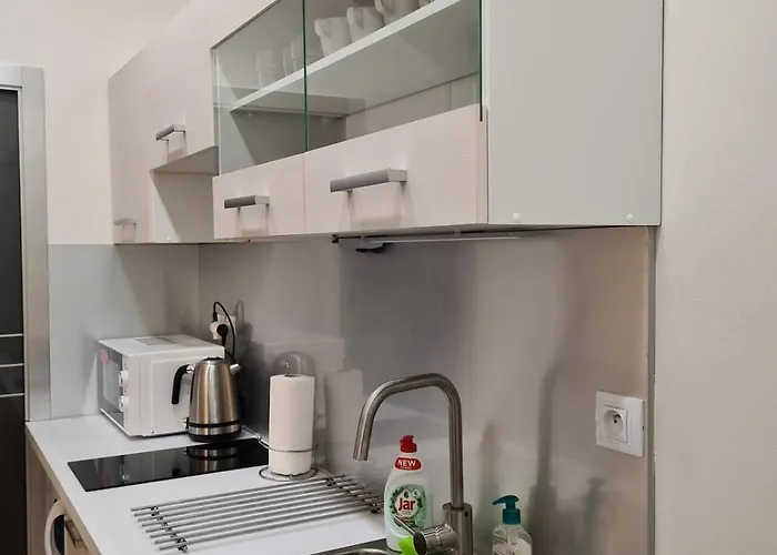 Fully Renovated By Andel Metro