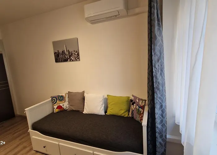 Fully Renovated By Andel Metro *